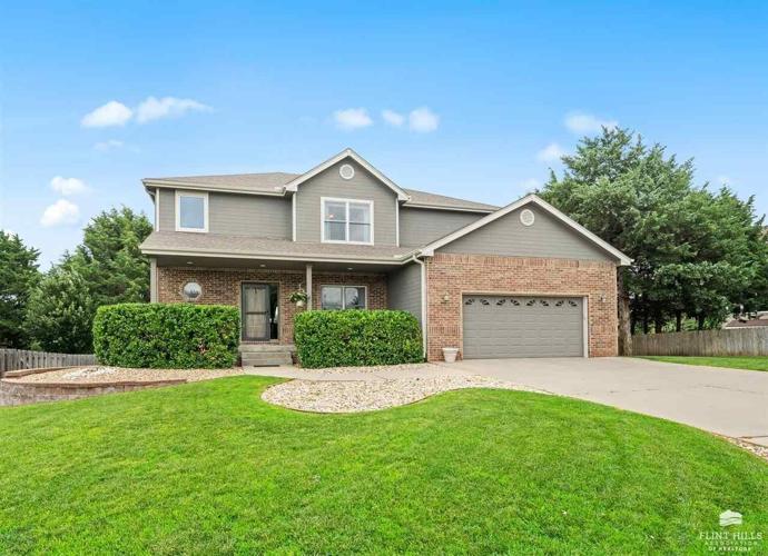 1677 Kingwood Drive, Manhattan, KS 66502